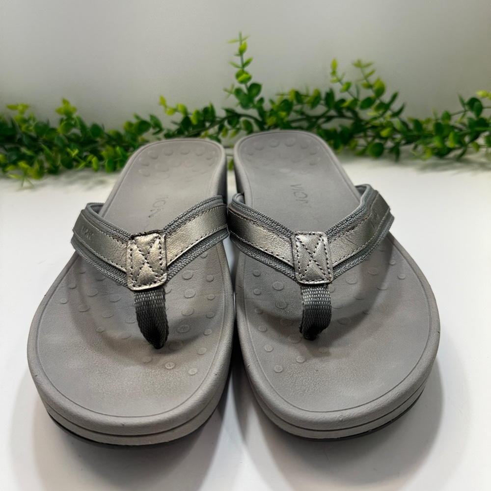 Vionic Silver Metallic Flip Flops Size 9 - image 4